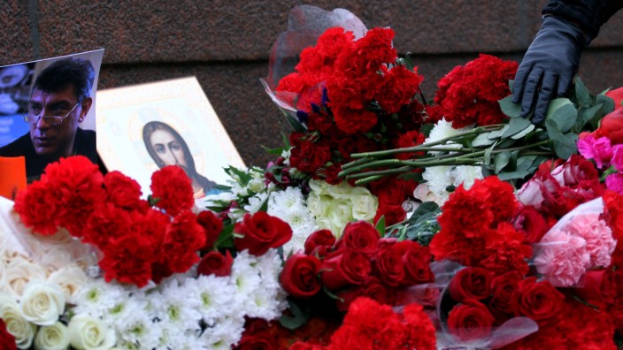 Zum Tod von Putin-Kritiker Nemzow: Trauer in Moskau: Der Putin-Kritiker Boris Nemzow wurde erschossen.