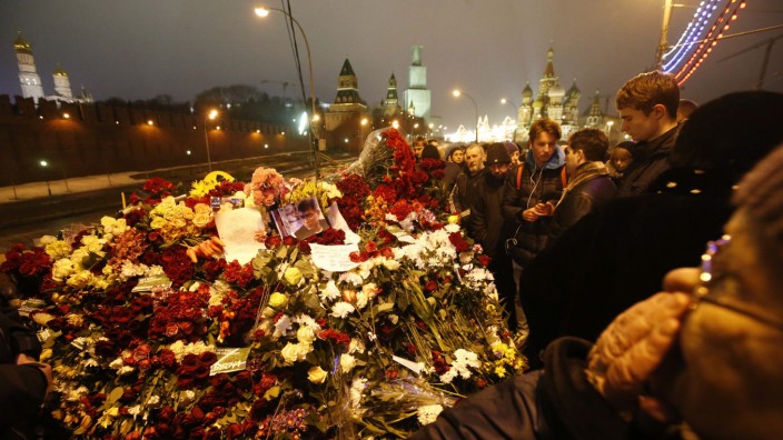 Menschen trauern in Moskau um Boris Nemzow.
