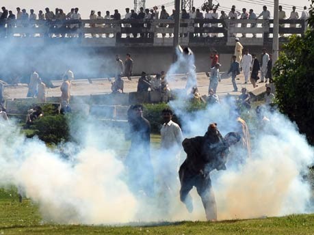 Gewaltsame Proteste gegen Fahrpreiserhöhung in Islamabad;AFP