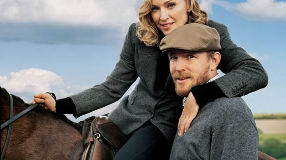 VIP-Klick: Madonna und ihr Ehemann Guy Ritchie. Auf diesem Foto posierten die beiden für die "Vogue" auf ihrem englichen Landsitz.
