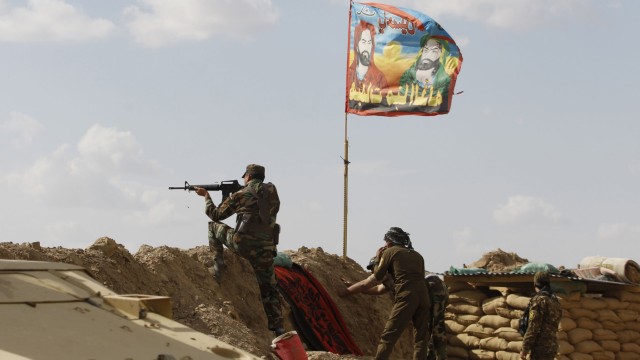 Shi'ite fighters clash with Islamic State militants at Udhaim dam, north of Baghdad