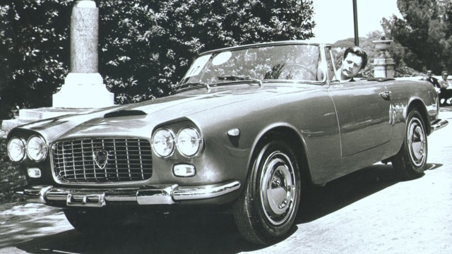 Lancia Flaminia Cabrio mit Marcello Mastroianni
