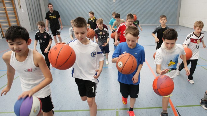 SZ-Schulratgeber: Teamgeist, Technik und Ausdauer, das sind die Ziele beim Sportunterricht in der Zollinger Schule.
