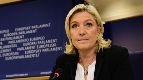 Rechtsextreme Partei: Front-National-Chefin Marine Le Pen sieht in den Vorwürfen ein Komplott der Sozialdemokraten.