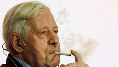 Rauchen im Fernsehen: Fernsehvielraucher: Helmut Schmidt.