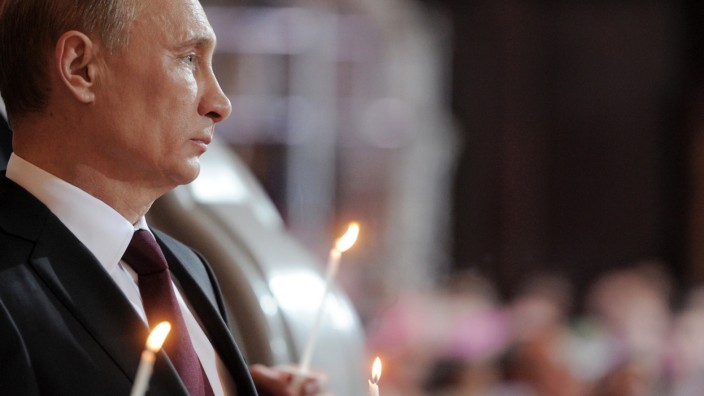 Russian Prime Minister Vladimir Putin attends Orthodox Easter celebrations at the Christ the Savior Cathedral in Moscow early on April 15, 2012. AFP PHOTO/ RIA-NOVOSTI/ POOL/ ALEXEY DRUZHININ