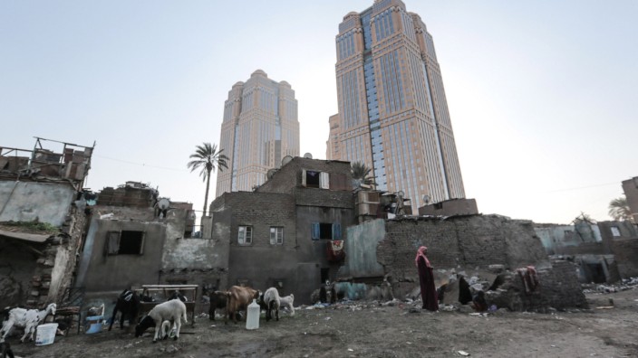 Ägyptens neue Hauptstadt: Jahrzehnte der Vernachlässigung und Verwahrlosung haben in der ägyptischen Hauptstadt ihre Spuren hinterlassen. Im Bild: die Ramlet Boulaq-Slums, in direkter Nachbarschaft zu den Nile-City-Türmen.