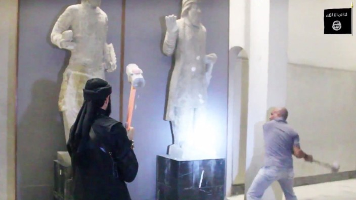 Propaganda-Strategie des IS: Zerstörungen im Museum von Mossul: Der Bildersturm des IS ist Bilderkult unter umgekehrten Vorzeichen.