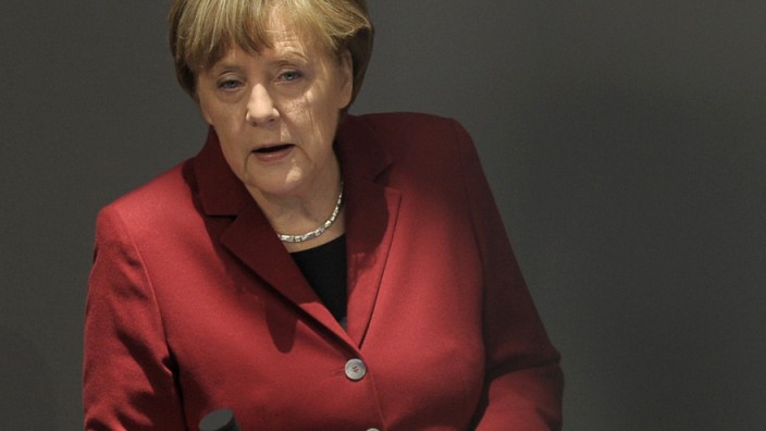 Regierungserklärung: Die einen helfen, die anderen sehen sich dadurch verpflichtet: Angela Merkel setzt im Verhältnis zu Griechenland auf Deeskalation.