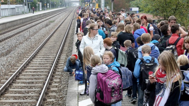 SZ-Schulratgeber: Zu Schulbeginn und am Nachmittag ist am Echinger Bahnhof jede Menge los.