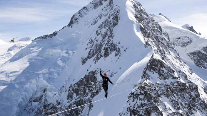 Swiss tightrope artist Freddy Nock