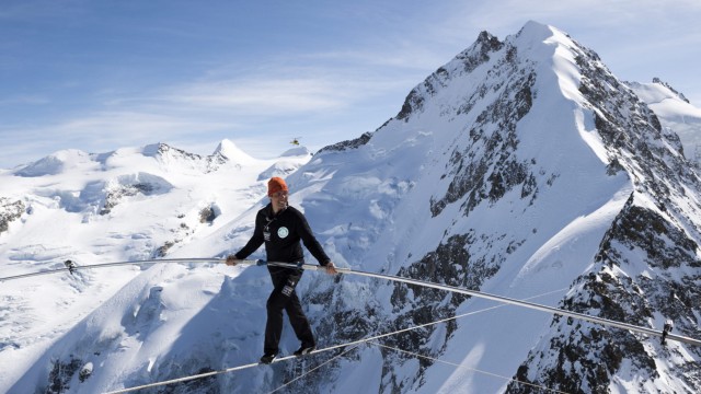 Swiss tightrope artist Freddy Nock