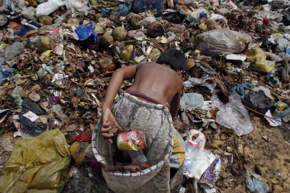 Wider Image: Living on Rubbish