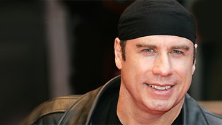 "Wetten, dass...": John Travolta tourt derzeit durch Deutschland, um für seinen neuen Film "Born to be wild - saumäßig  unterwegs" Werbung zu machen.