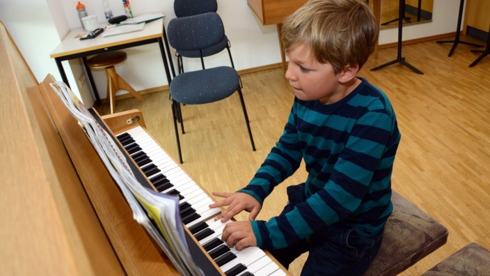 Musikunterricht: Das Klavier erzielte mit 345 Fachbelegungen einen an der Kreismusikschule noch nie da gewesenen Höchststand. Simon liegt also voll im Trend.