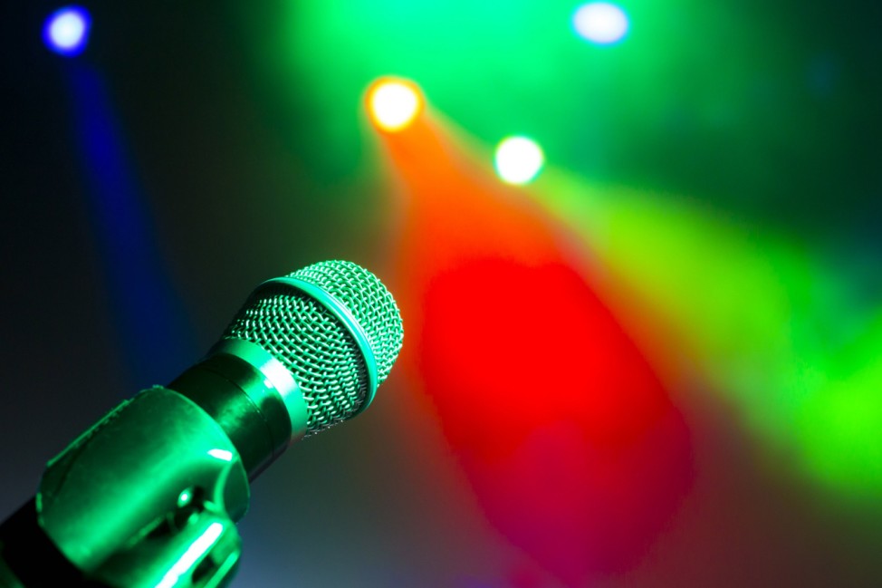 Green illuminated microphone PUBLICATIONxINxGERxSUIxAUTxHUNxONLY RSF000199