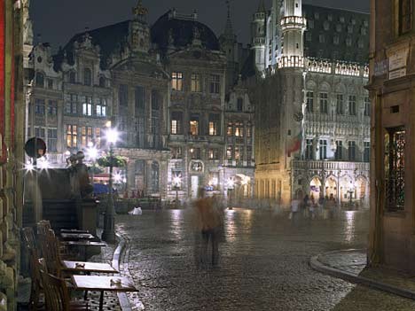 Ausgehen in Brüssel: Nachtruhe auf dem Grand Place, Brussel International