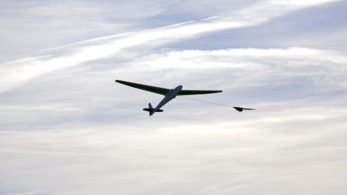 Oberfranken: Segelflugzeuge werden mit einer Seilwinde (wie im Bild) oder mit einem Schleppflugzeug in die Luft gezogen.