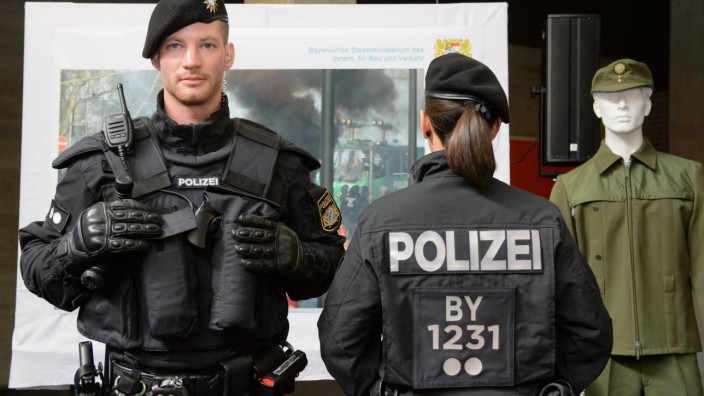 Neue Einsatzanzüge für die Bayerische Polizei