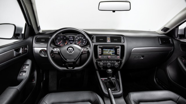 Der Innenraum des VW Jetta Facelift.