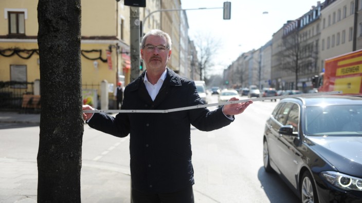 Streit um Planung: Für ausreichend breit hält SPD-Fraktionschef Alexander Reissl die vorgeschlagene Radspur.
