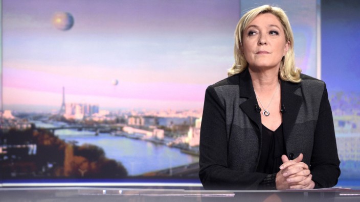 Front National: Die Rechtspopulistin Marine Le Pen räumt in Partei und Familie auf. Live im Fernsehen.
