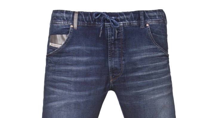 Modephänomen: Tarnanzug: Bei der Jogg-Jeans wird ein spezielles Baumwollgewebe im Denim-Look gefärbt. Hier ein Modell von Diesel.