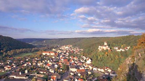 Wanderung: Blick auf die Marktgemeinde Kipfenberg samt Burg