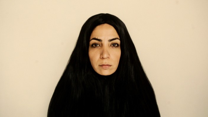 Ausstellung im Alten Gefängnis: Die Iranerin Sima Dehgani beschäftigt sich in ihren fotografischen Arbeiten auch mit ihrer Herkunft.