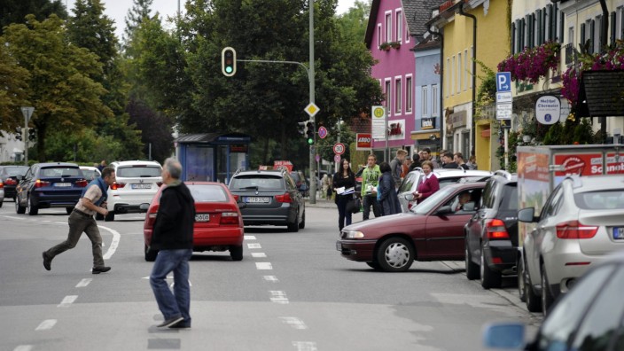 Trudering: Ungemütlich: Die Truderinger Straße leidet unter viel Verkehr.