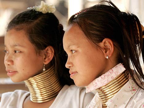 Messing-Schmuck bei den Karen-Frauen in Thailand, AFP