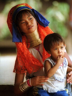 Messing-Schmuck bei den Karen-Frauen in Thailand, AP
