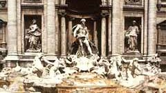 Fontana di Trevi: Touristen aus aller Welt werfen nach altem Brauch täglich Münzen in den Trevi-Brunnen in Rom: Nach einem überraschenden Richterspruch dürfen sie jetzt auch Geld herausholen.