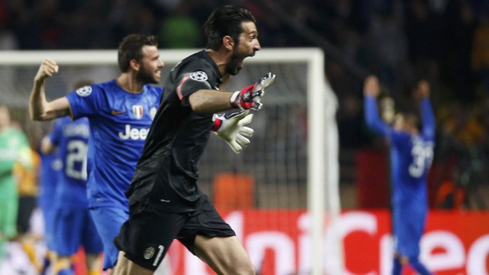 Juventus goalkeeper Buffon celebrates after his team's qualification for the semi-final of the Champions League at the end of their quarter-final second leg soccer match against Monaco at the Louis II stadium in Monaco