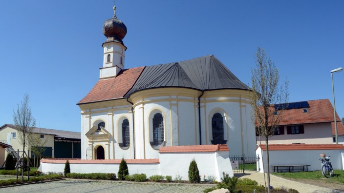 St. Georg: Sie strahlt im Sonnenschein: Die Sanierung der Kirche in Pretzen hat insgesamt 535000 Euro gekosten.