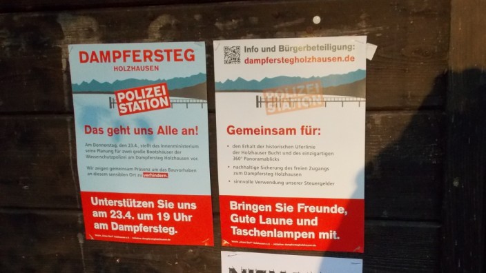 Utting: Protestplakate am Holzhauser Dampfersteg.