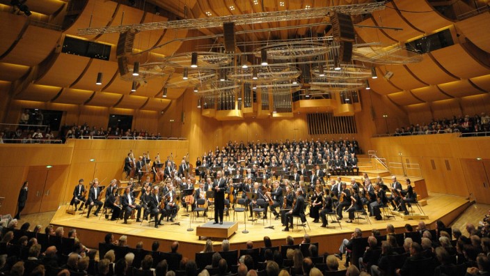 München: Platz für drei, aber nur gleichzeitig: 2011 gaben BR-Symphonieorchester, Philharmoniker und Staatsorchester ein Benefiz-Konzert in der Philharmonie.