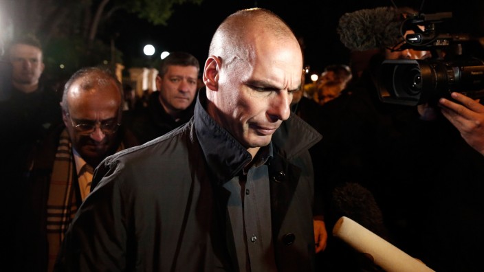 Greece's newly appointed Finance Minister Varoufakis addresses journalists following a swearing in ceremony at the presidential palace in Athens