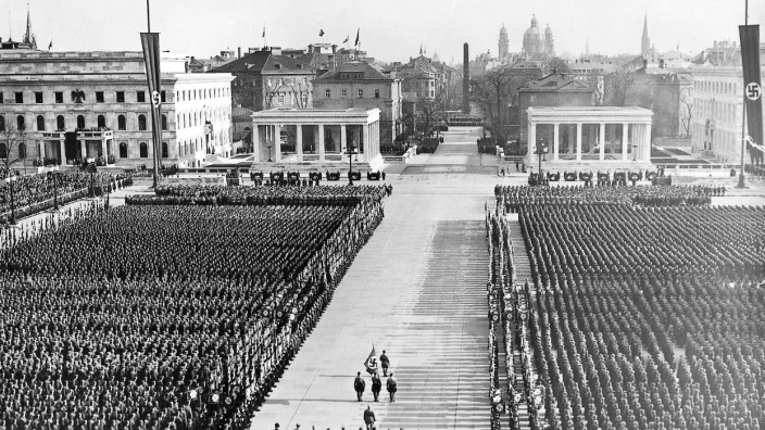 Königsplatz in München während der Feier zum 9. November, 1936; NS-Dokuzentrum Eröffnung