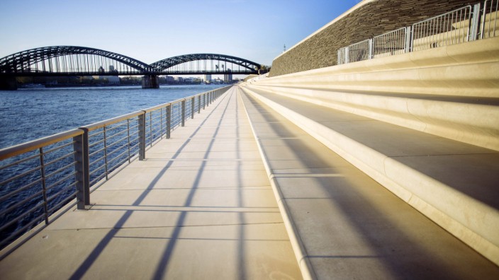 Exklusive Begehung des neuen Kölner Rheinboulevards Eröffnung geplant für Sommer 2015 Köln 21 04