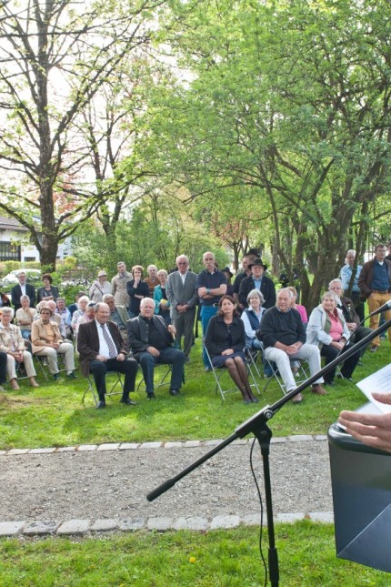 Poing: Poings Bürgermeister Albert Hingerl mahnt seine Zuhörer zu Toleranz und Hilfsbereitschaft.