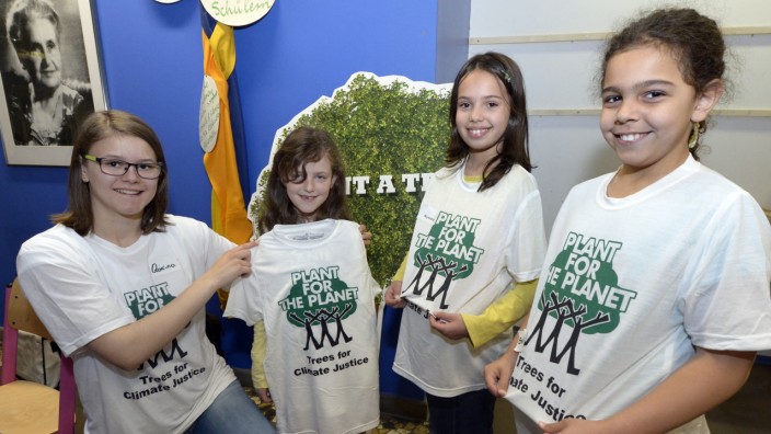 Hohenbrunn: Die Schülerinnen Quirina, Susanna, Aysha und Emyli (von links) engagieren sich für den Klimaschutz.