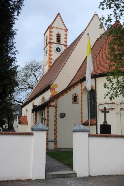 Moosach: Die Sankt-Martins-Kirche in Moosach ist eines der ältesten erhaltenen sakralen Gebäude der Stadt.