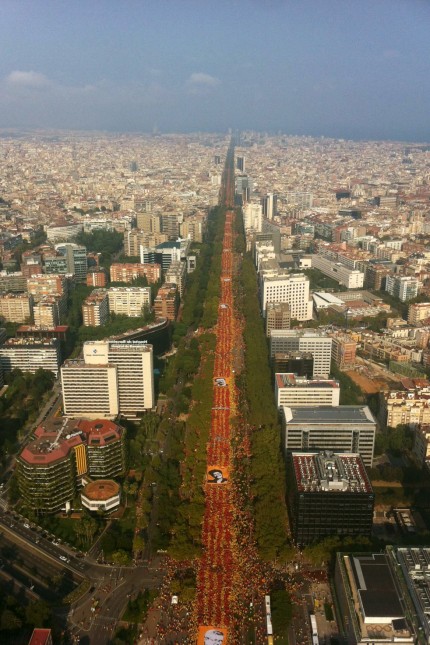 Tag des Buches: Am 11.9.2014, 300 Jahre nach der Eroberung durch den spanischen König Philipp V., bildeten Tausende Demonstranten in Barcelona die katalanische Flagge.