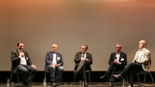 Dachau: Die Expertenrunde auf dem Podium (v. l.): Hans-Ulrich Braun, Wolfgang Putz, Moderator Christian Petzold, Chefarzt Gunther Kachel und Heiner Melching.