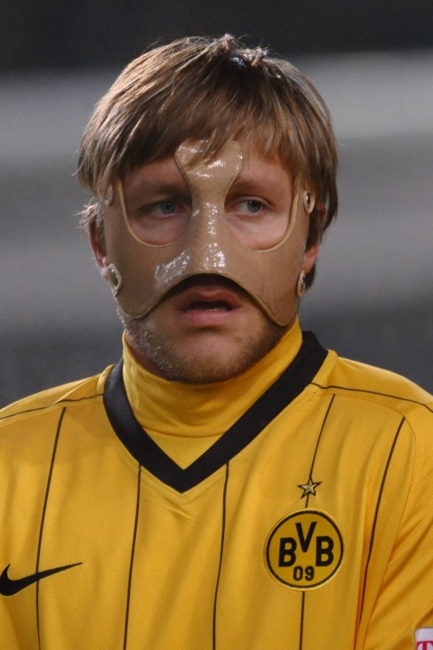 Arminia Bielefeld v Borussia Dortmund - Bundesliga; Masken