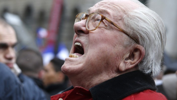 Frankreich: Auf einer Demo seiner Partei schrie er vor wenigen Tagen am 1. Mai noch Parolen heraus.