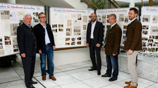 Zorneding: 50 Jahre IG Maibaum im Rathaus Zorneding (von links): Wastl Gruber, Michael Jörg, Peter Ohlberger, Christian Krumpholz und Ferdinand Glasl.