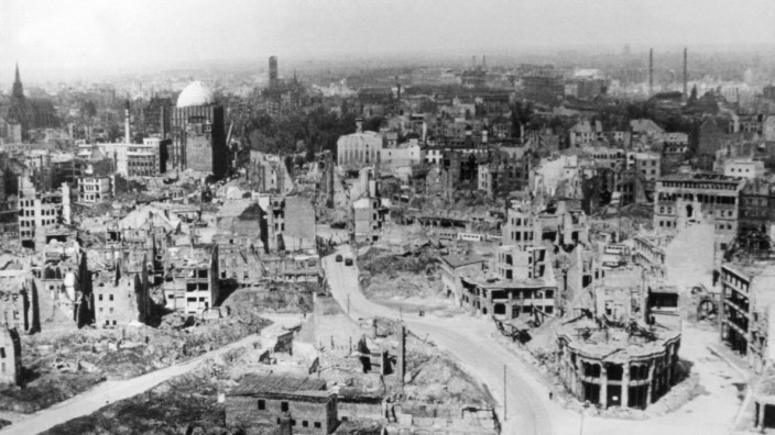Zerstörtes Hannover zum Kriegsende 1945