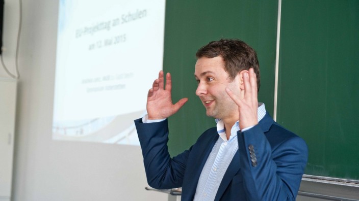 Ebersberg: Andreas Lenz, CSU-Bundestagsabgeordneter, diskutiert mit Kirchseeoner Gymnasiasten über die EU.